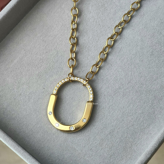 Arela gold pendant necklace