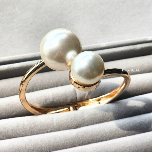 Big pearls bangle