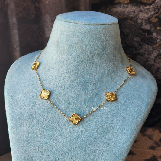 Gold clover necklace